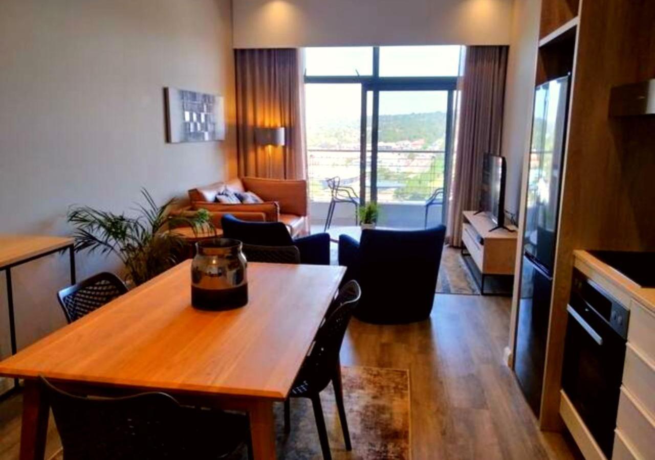 Menlyn - Trilogy Apartment *